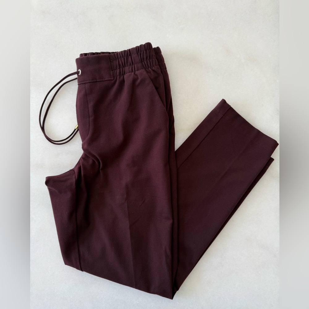 🎀 Tommy Hilfiger Women Mid-Rise Trousers size XXS petite.
Like new condition🎀
